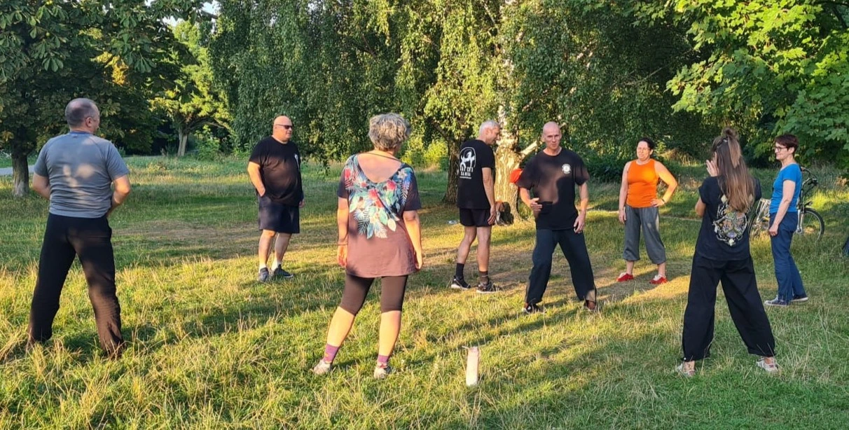 Letnie treningi Tai-Chi w Parku Millenium